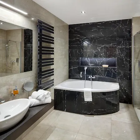 Avanti 4*