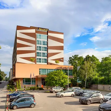 Avanti 4*
